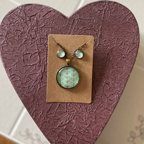 Poppies & Thyme | Pennant Necklace Set - Picture 1 of 3